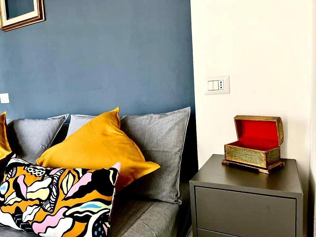 Pontenuovo Hub -No Ascensore-No Elevator Naples Bed & Breakfast